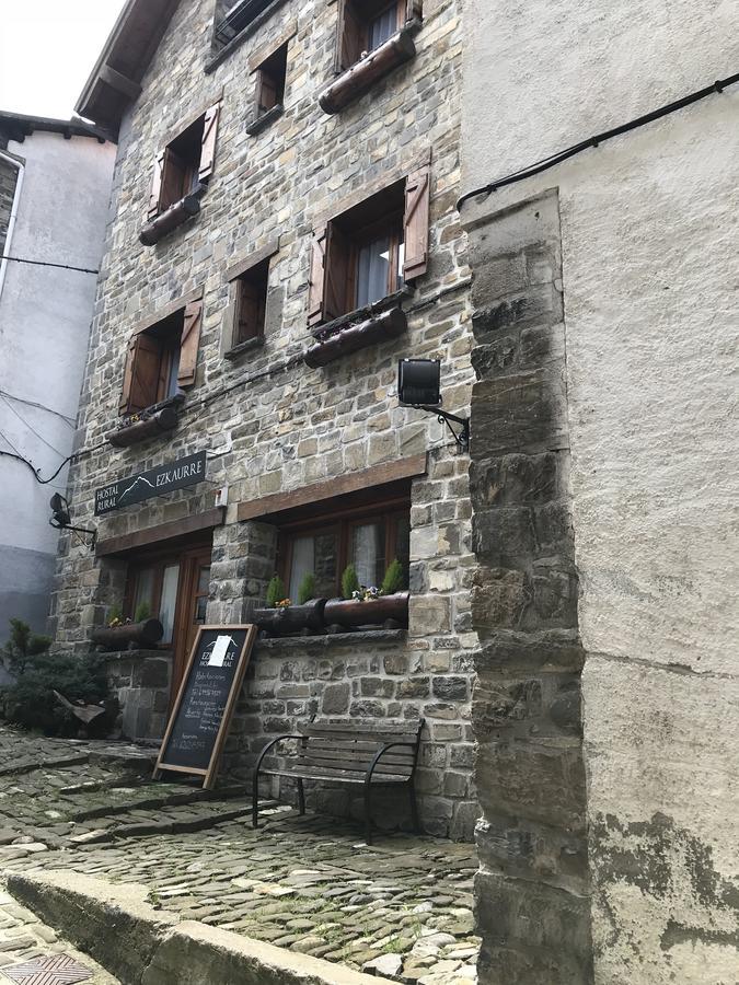 Hostal Ezkaurre Isaba Exterior photo